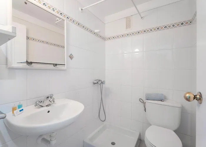 - Apart-piscina Naturales Bajamar (La Laguna)