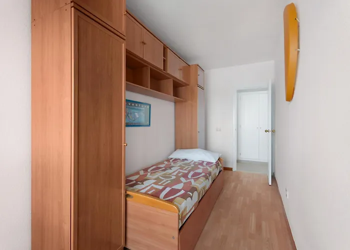 - Apart-piscina Naturales Bajamar (La Laguna)